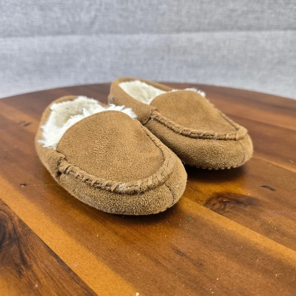 The Children's Place Brown Moccasin Slippers Kids‎ Size 6-7 Plush Lined